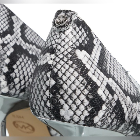 Michael Kors Mid Pump – Snake Embossed Leather – Size 8.5M brand new - Picture 3 of 16